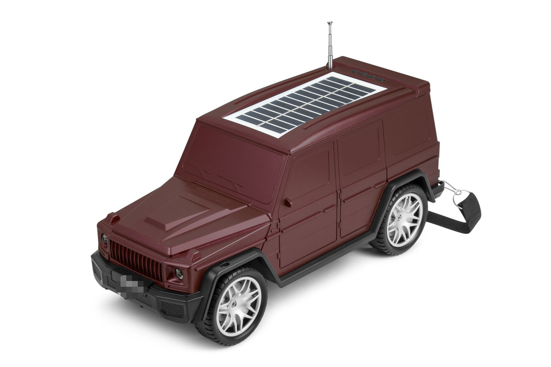 Altavoz Bluetooth en forma de coche clásico combina luces solares y funciones de radio para viajes en el exterior